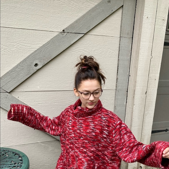 Venezia Jeans oversized red turtleneck sweater - Picture 7 of 8